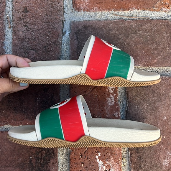 Gucci Rubber GG interlock slides sandals.❤️ - Picture 13 of 17